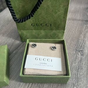 Gucci interlocking earrings in sliver
